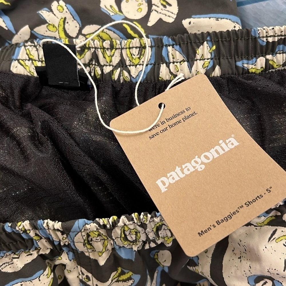 Patagonia Patterned men’s swim Shorts - Picture 6 of 7